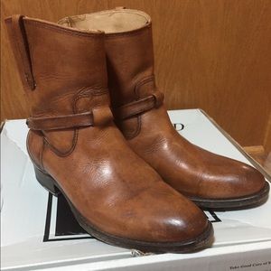 Frye Lindsay plate short women’s 7.5